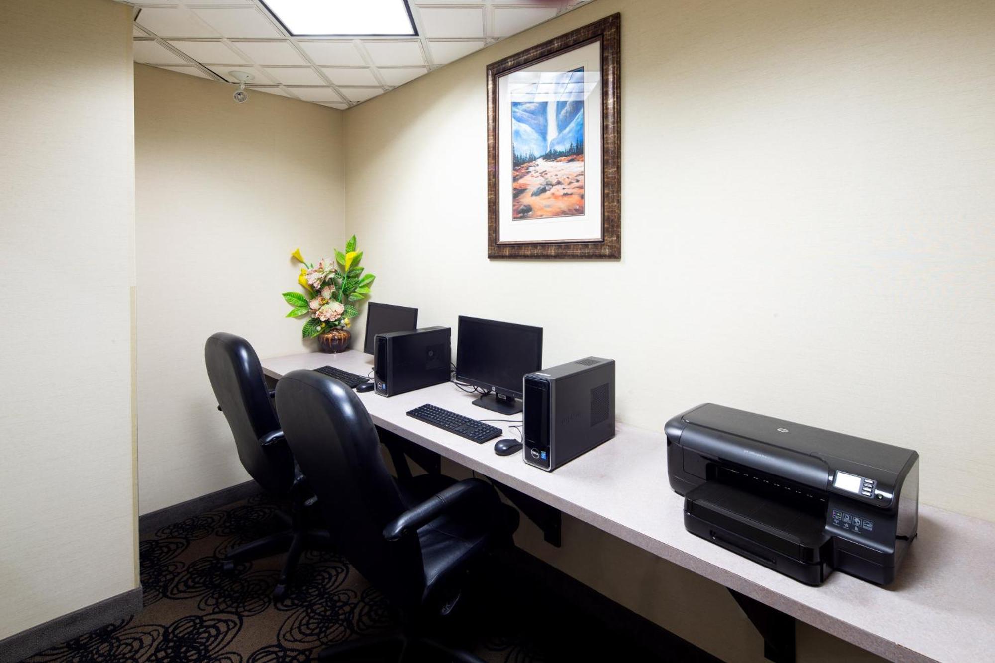 Holiday Inn Express Hotel & Suites Edson By Ihg Экстерьер фото