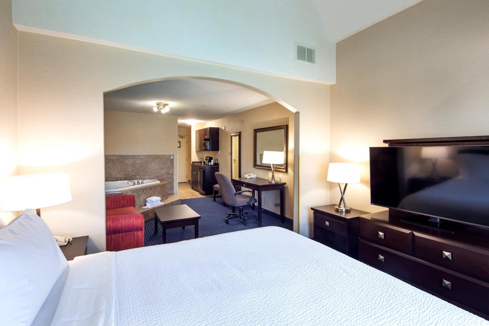 Holiday Inn Express Hotel & Suites Edson By Ihg Экстерьер фото